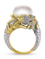Кольцо из лимонного золота c бриллиантами и жемчугом