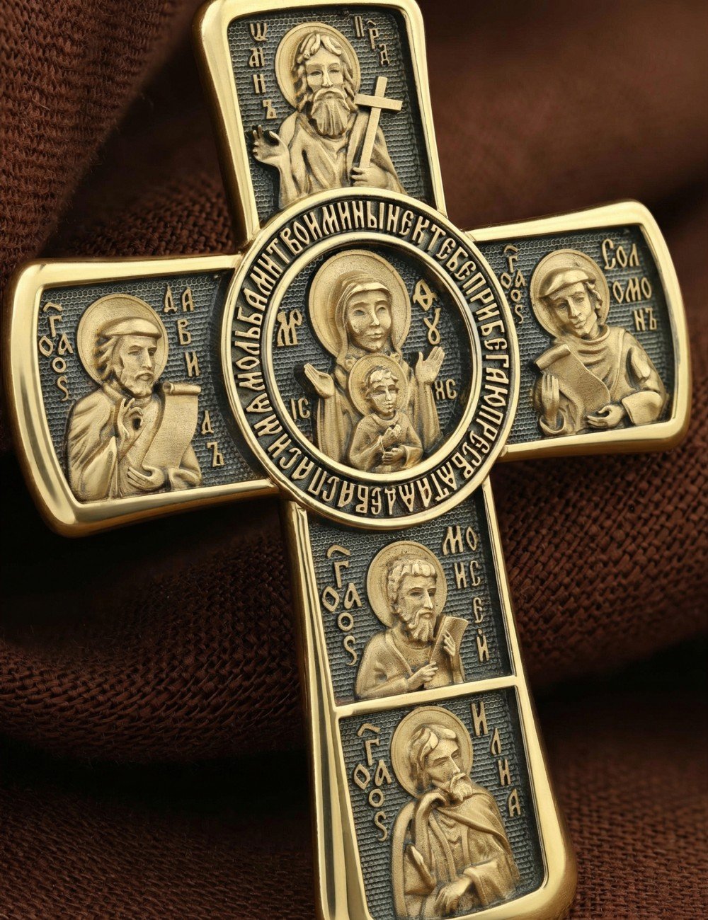 Крест из лимонного золота