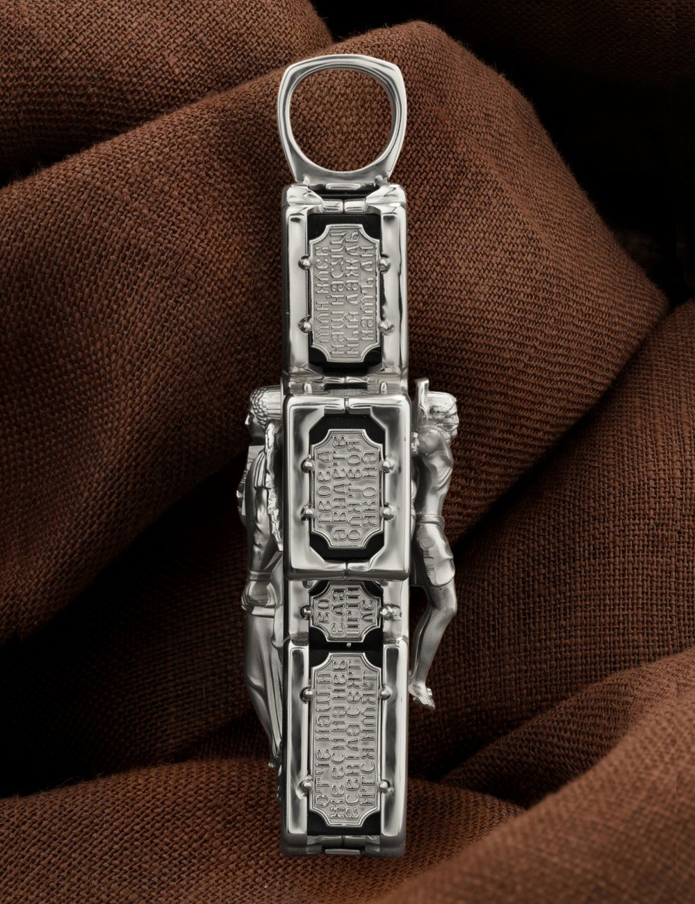 Крест из белого золота c эбеновым деревом