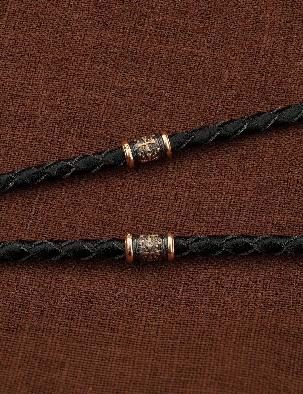 Гайтан из золота c кожаным шнурком