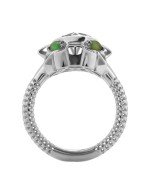 Кольцо из белого золота c изумрудом