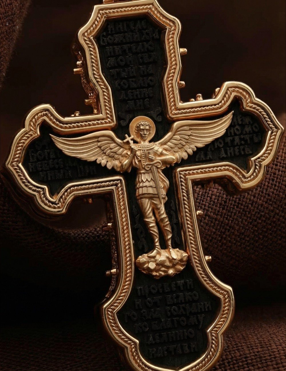 Крест из золота c эбеновым деревом