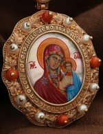 Образок из золота c эмалью, жемчугом, кораллом и перламутром