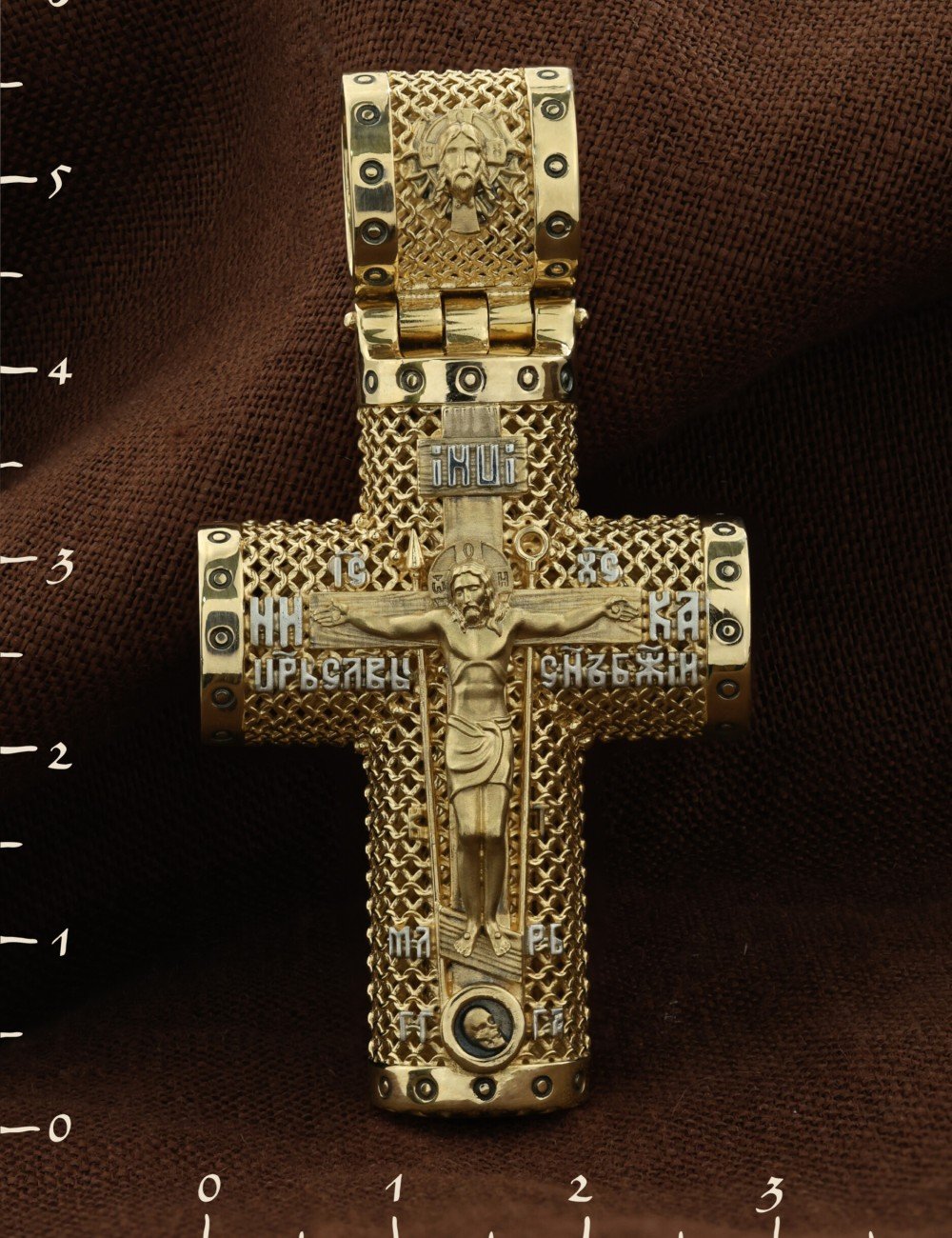 Крест из лимонного золота