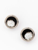 Серьги из белого золота c ониксом и перламутром