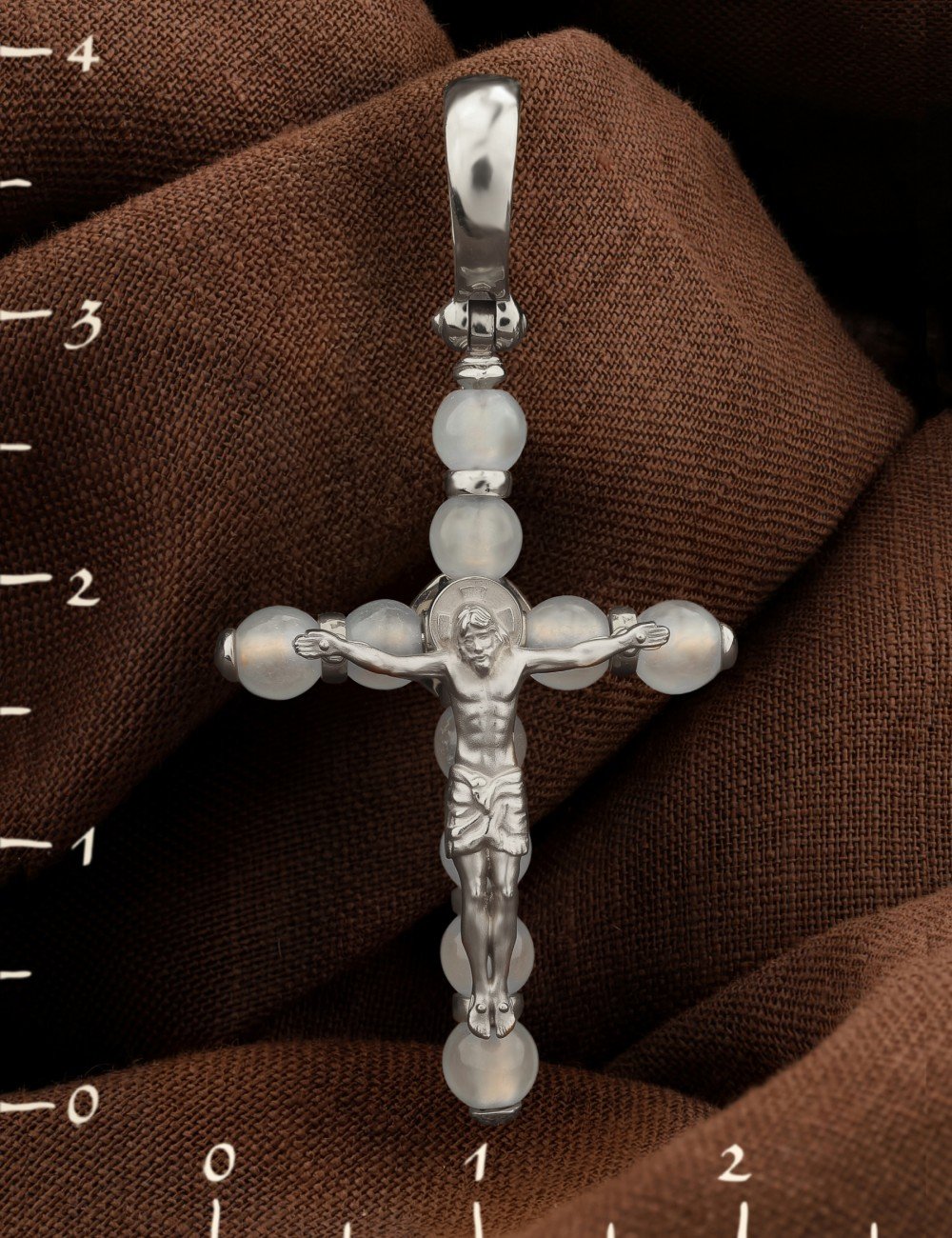 Крест из белого золота c агатом