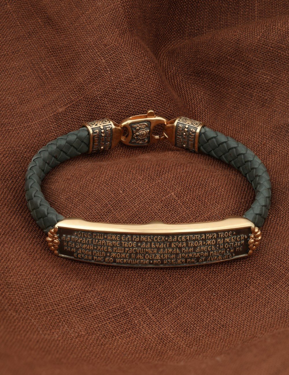 Браслет из золота c кожаным шнурком