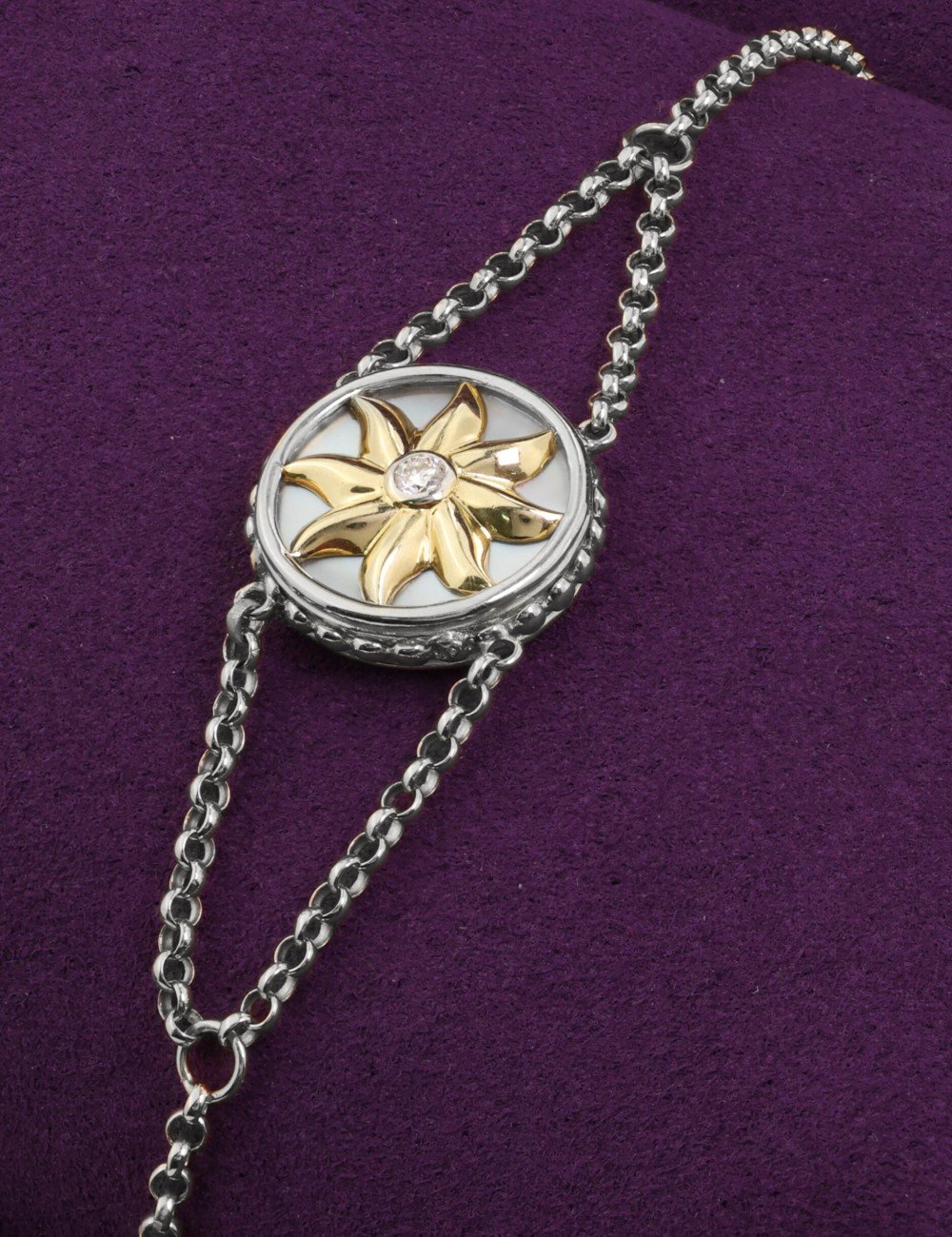 Браслет из белого золота c бриллиантами, ониксом и перламутром