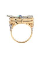 Кольцо из золота c сапфиром, эмалью и перламутром