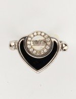 Кольцо из белого золота c бриллиантами, ониксом и перламутром