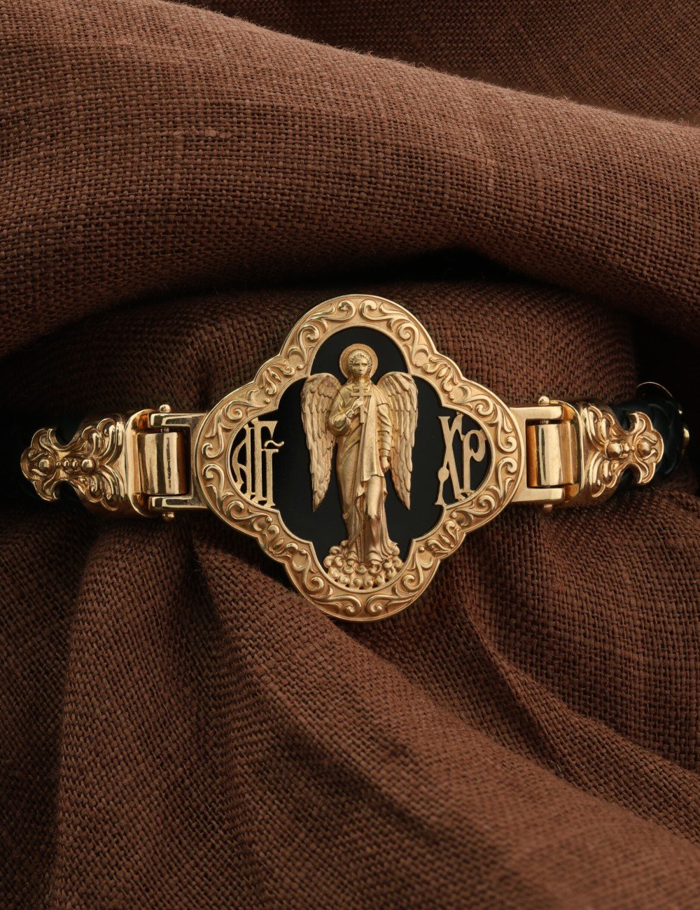 Браслет из золота c шнурком и ониксом