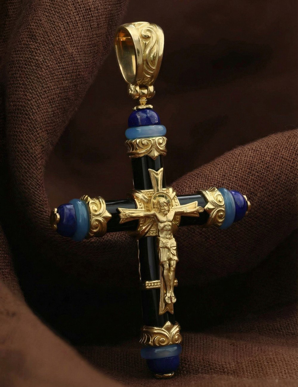 Крест из лимонного золота c ониксом, агатом и лазуритом
