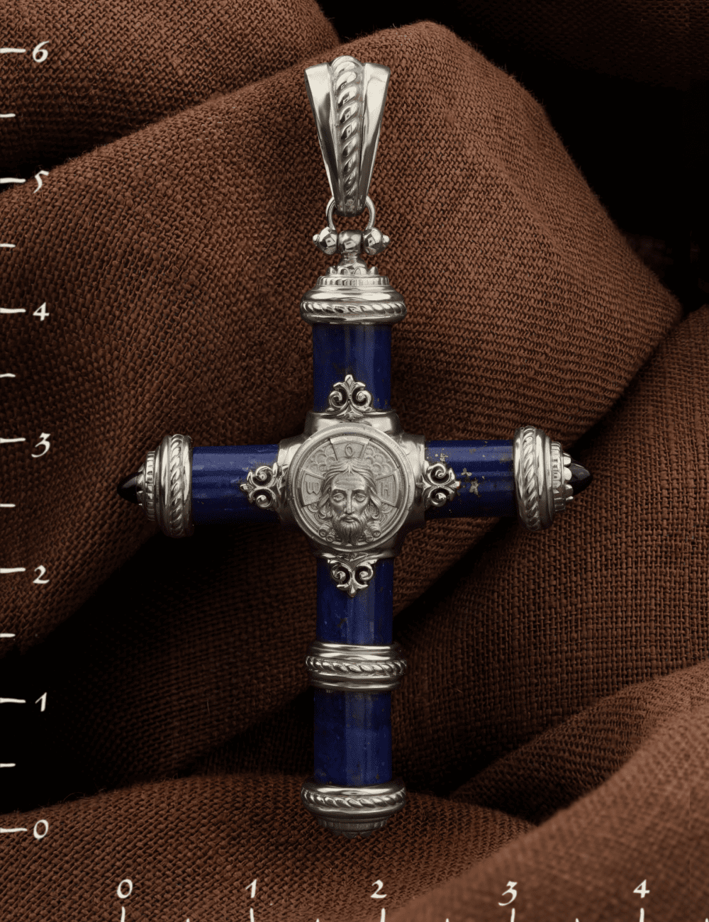 Крест из белого золота c ониксом и лазуритом