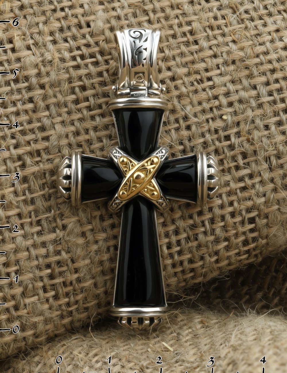 Крест из серебра и золота c ониксом и рубином