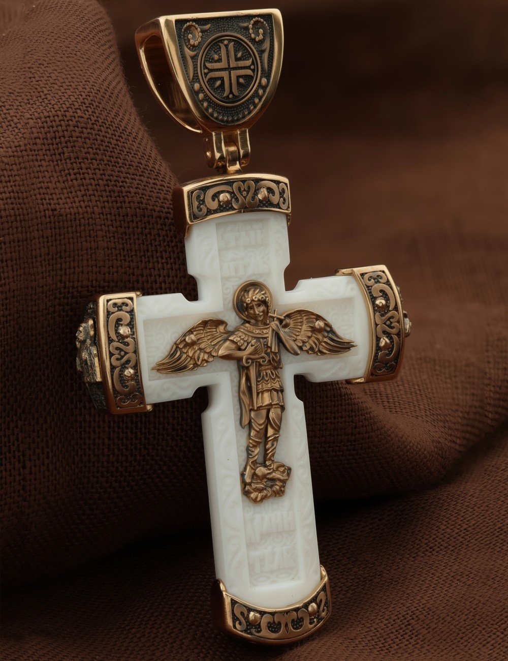 Крест из золота c бивнем мамонта