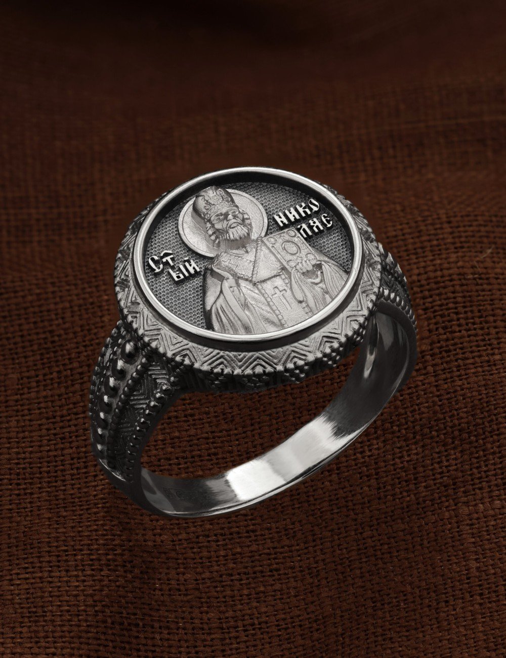 Кольцо из белого золота