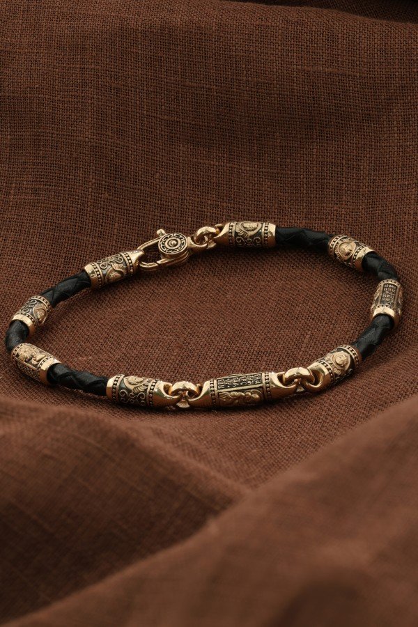 Браслет из золота c кожаным шнурком