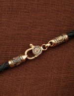 Гайтан из золота c кожаным шнурком