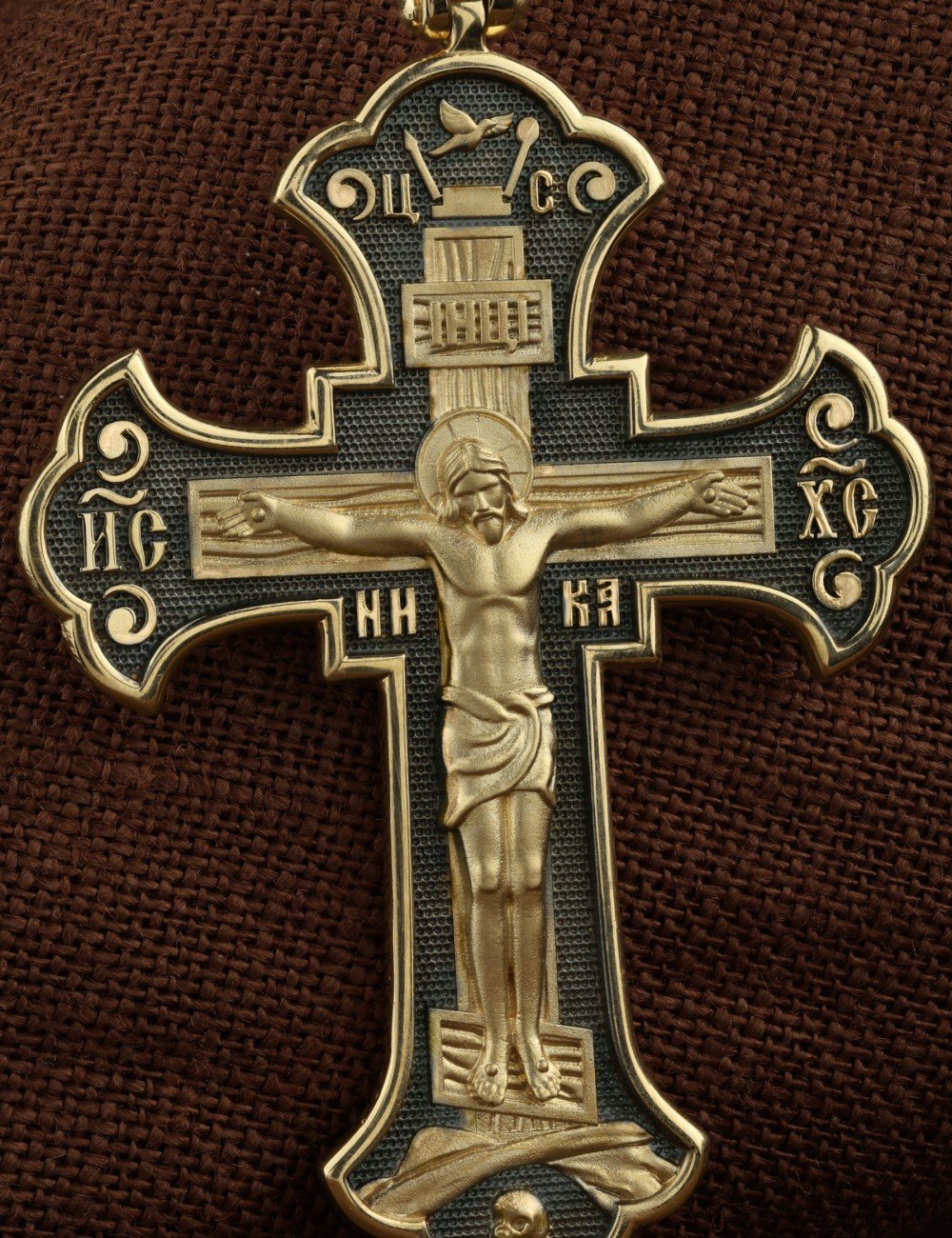 Крест из лимонного золота