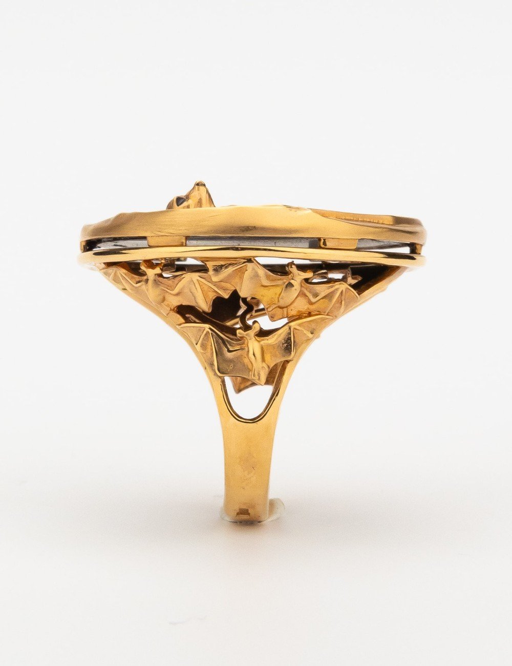 Кольцо из золота c эмалью и ониксом