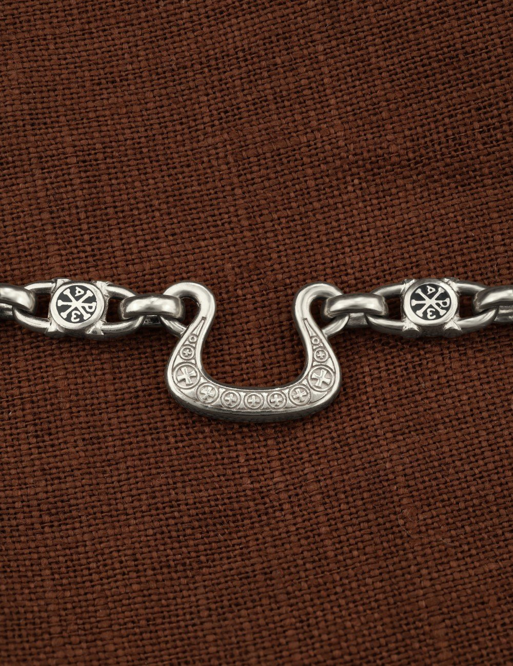 Цепь из белого золота c эмалью