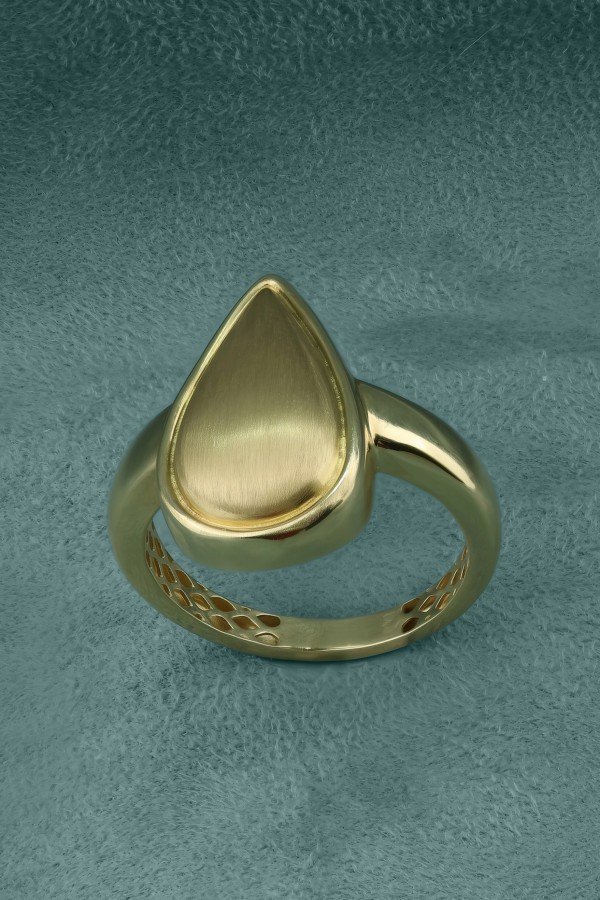Кольцо из лимонного золота