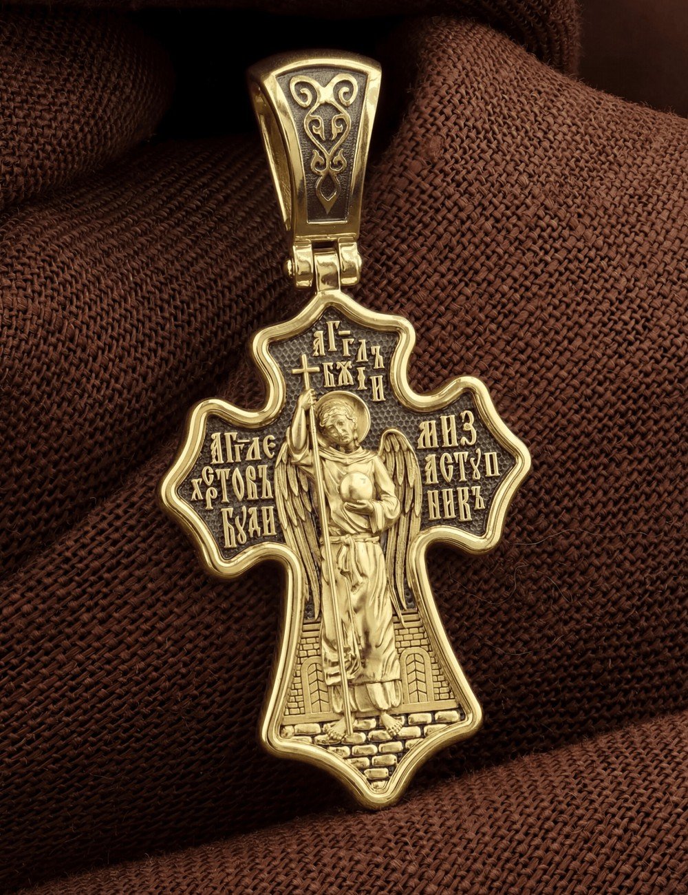 Крест из лимонного золота