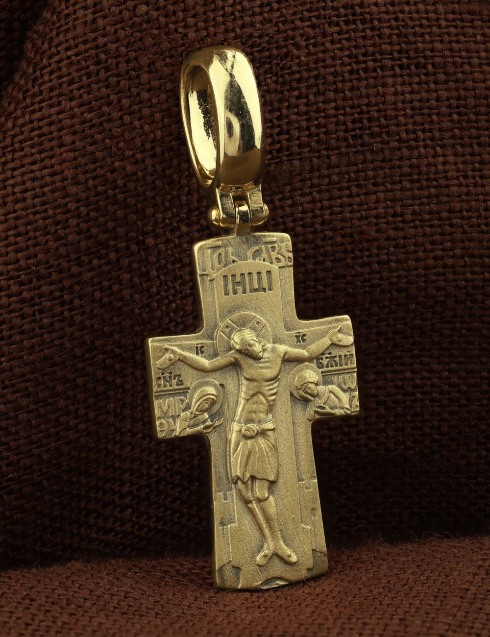 Крест из лимонного золота