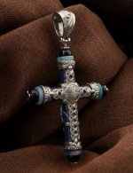 Крест из белого золота c ониксом, агатом и лазуритом