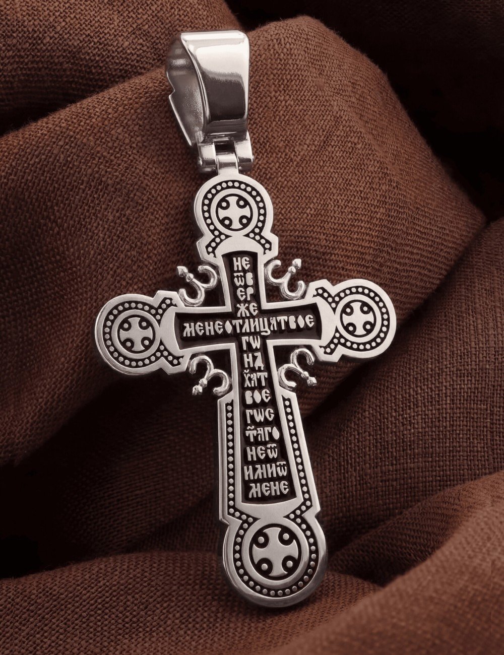 Крест из белого золота c эмалью