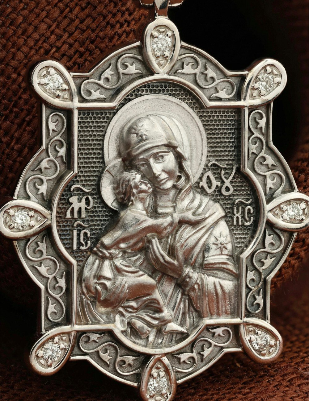 Образок из белого золота c бриллиантами