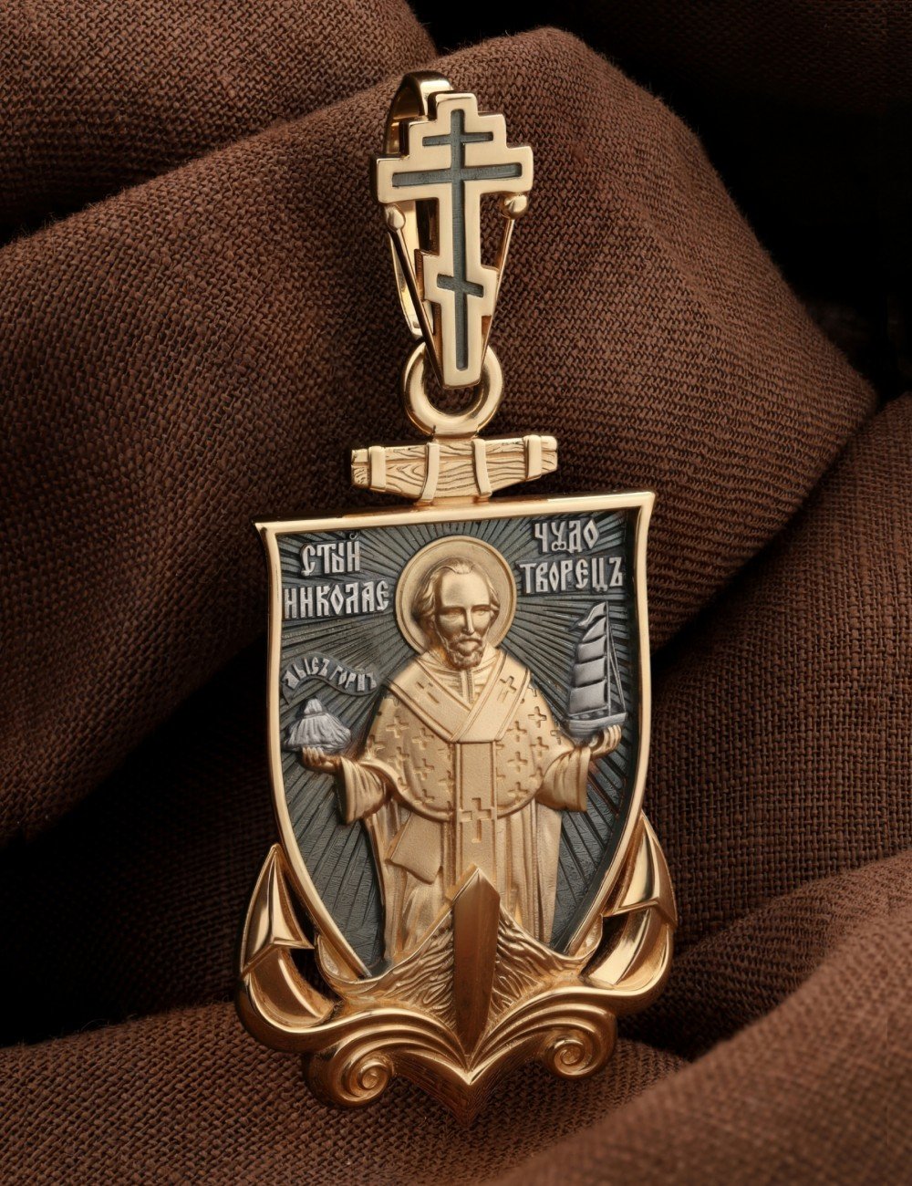 Образок из золота c эмалью