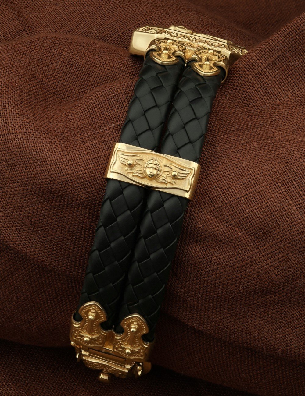 Браслет из лимонного золота c шнурком и ониксом