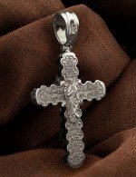 Крест из белого золота c ониксом
