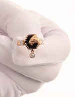 Кольцо из золота c бриллиантами и ониксом