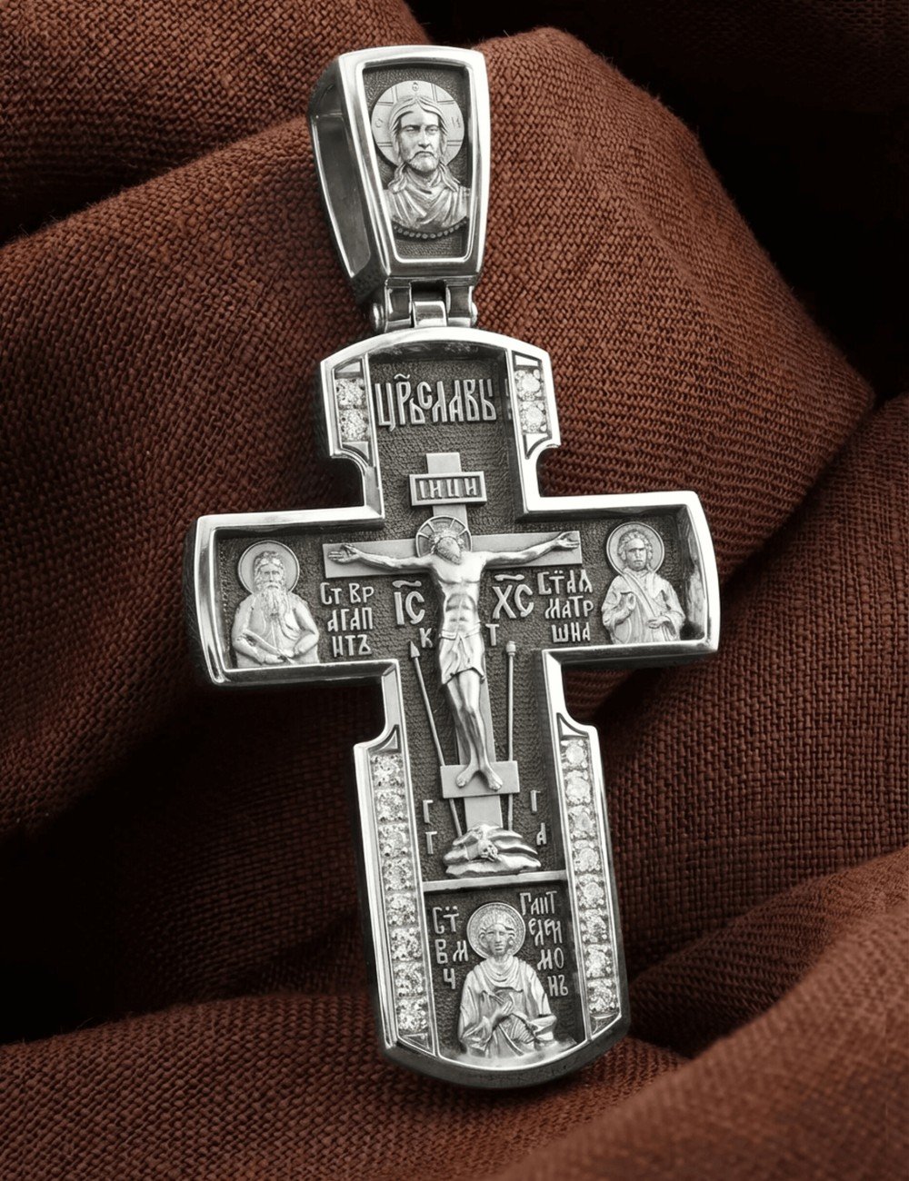 Крест из белого золота c бриллиантами