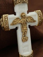 Крест из лимонного золота c бивнем мамонта