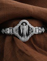 Браслет из белого золота c шнурком и ониксом