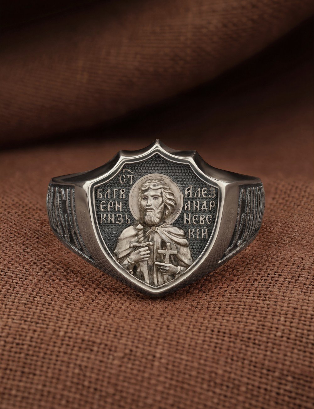 Кольцо из белого золота