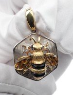 Подвеска из лимонного золота c эмалью, ониксом и эмалью