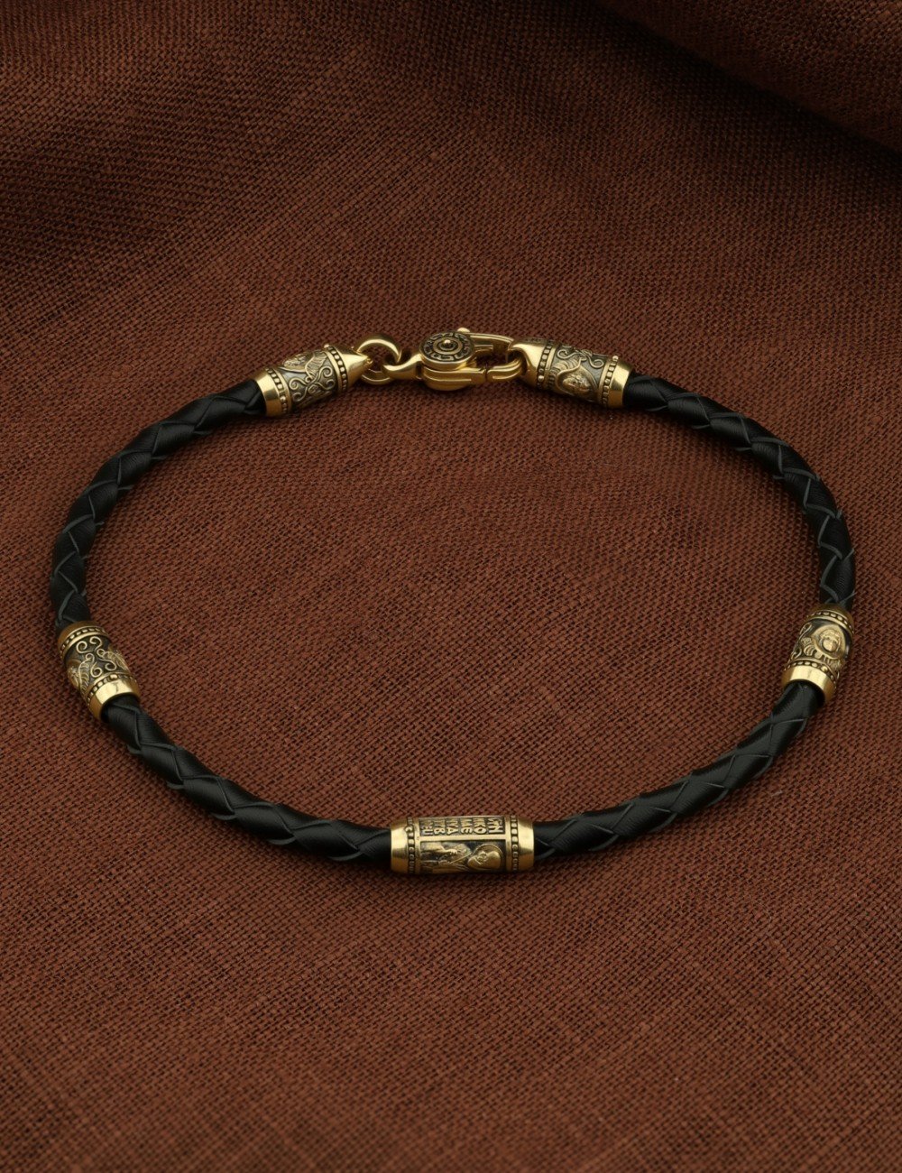 Браслет из лимонного золота c кожаным шнурком