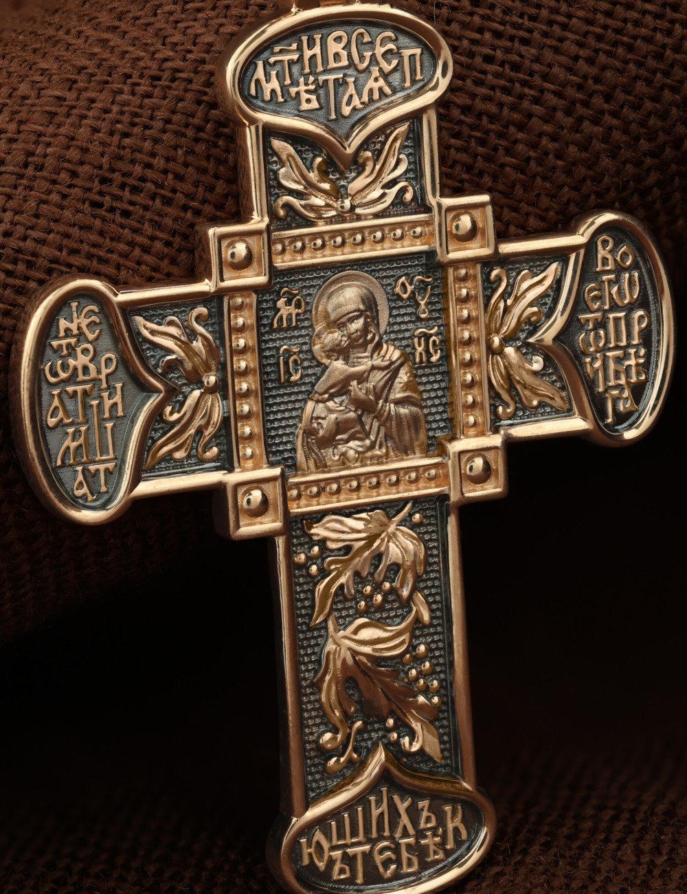 Крест из золота