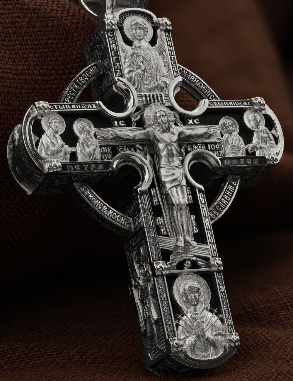 Крест из белого золота c эбеновым деревом