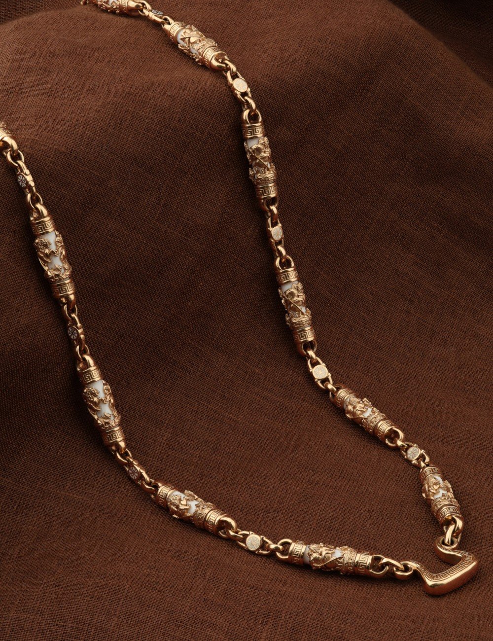 Цепь из золота c эмалью и бивнем мамонта