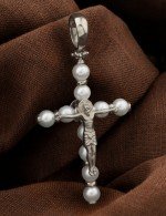 Крест из белого золота c жемчугом