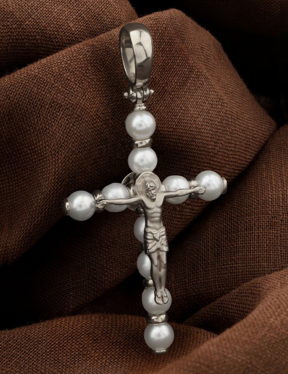 Крест из белого золота c жемчугом