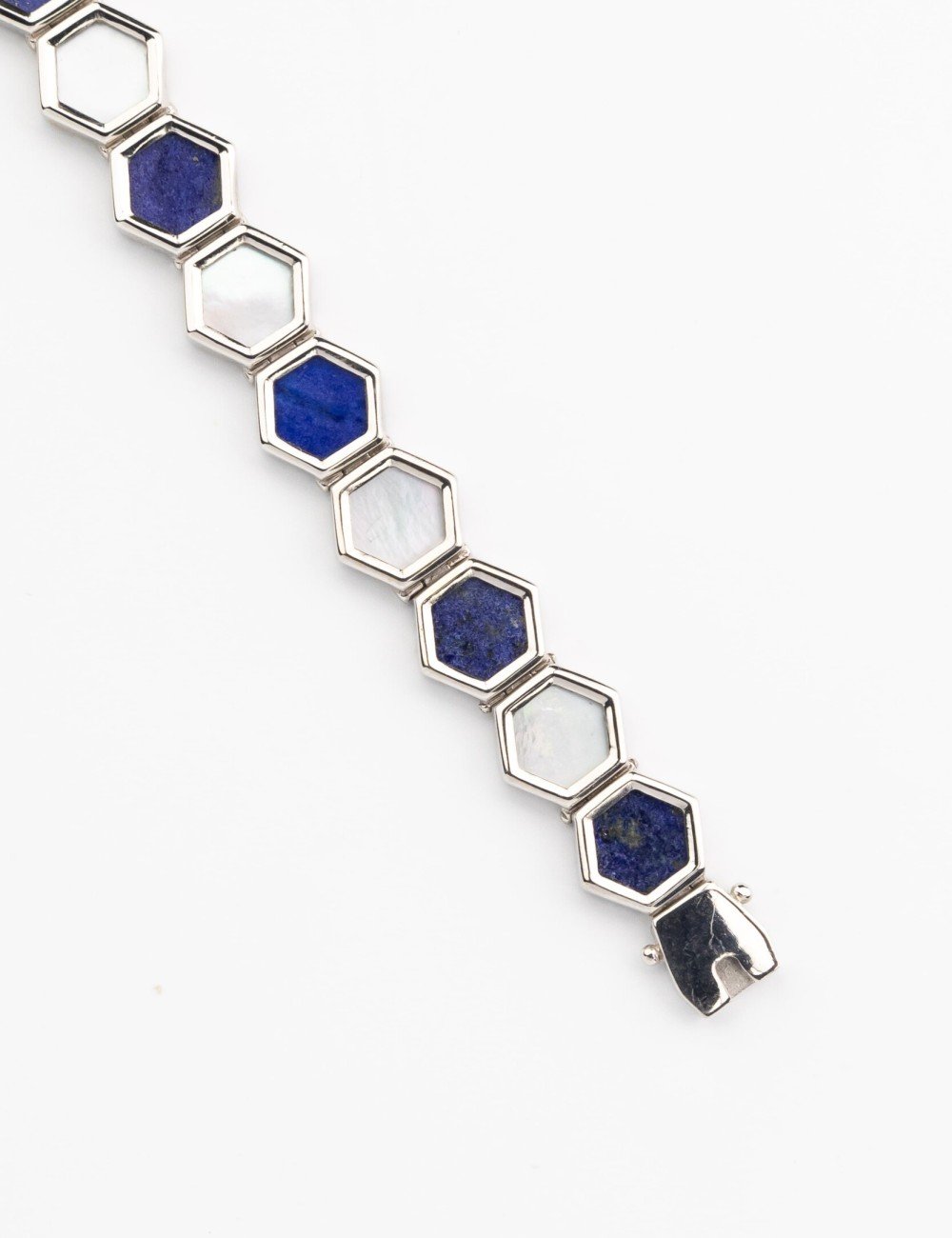 Браслет из белого золота c лазуритом и перламутром