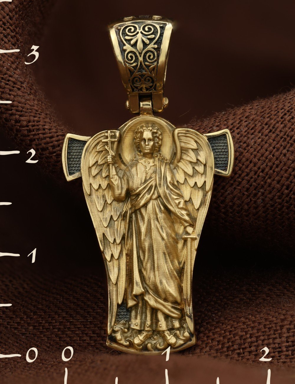 Крест из лимонного золота