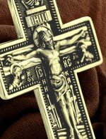 Крест из лимонного золота