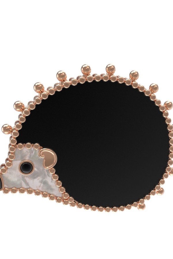 Брошь из золота c эмалью, ониксом и перламутром